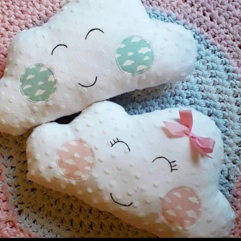 Almofada Nuvem com nome bordado