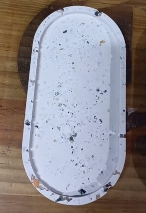 Bandeja perfumada em gesso hidratado