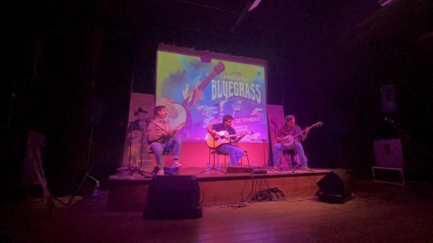 Private concert + 20 CDs 