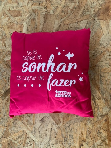 5 tickets, 1 cushion + 2 umbrellas + 2 water bottles + 2 notebooks + 2 sets of stickers. A smile and a musical applause!