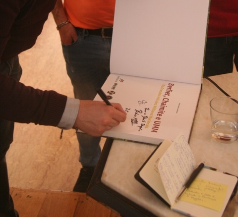 Um livro autografado!