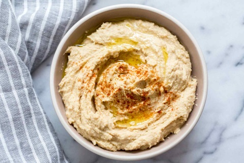 Um frasco de hummus (200ml)
