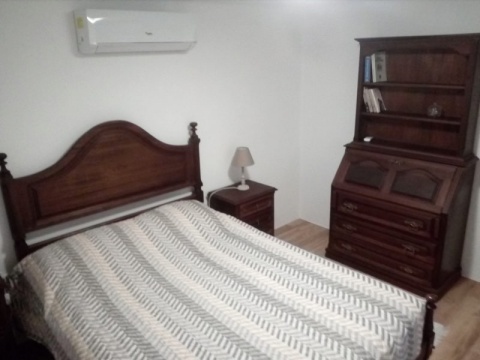 Estadia de uma noite em casa com dois quartos no Ceiroquinho 
