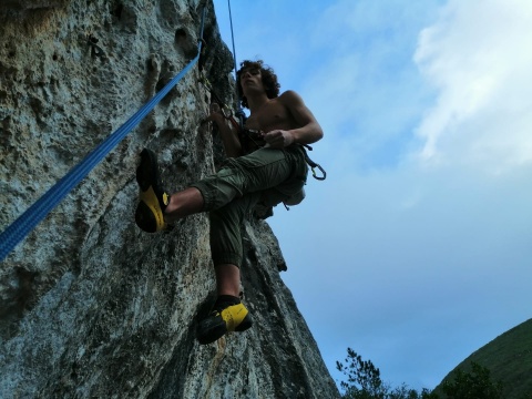 Mountaineering activity for 1 day