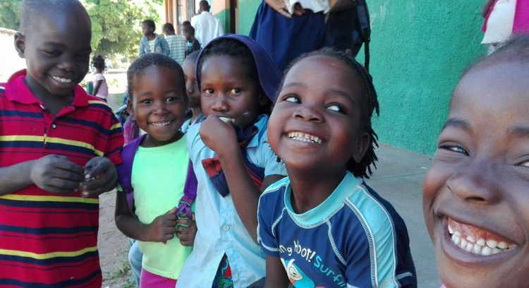 Health Smiling Mozambique 2016 - Mundo a Sorrir