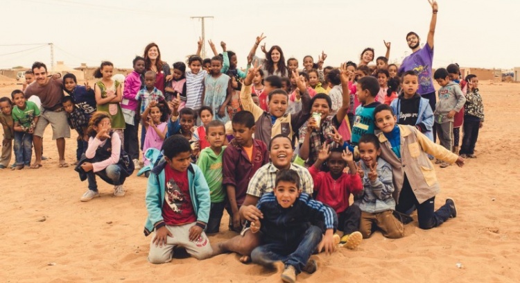 Estudantes Universitários atravessam Marrocos para ajudar quem mais precisa.