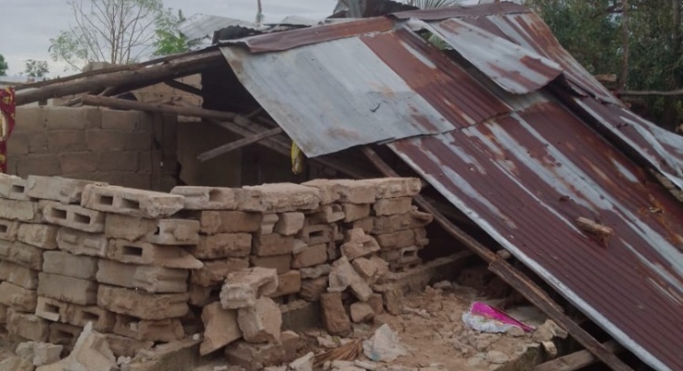 Ajude a reconstruir a casa do Nuhy, após ter sido destruída pelo ciclone Gombe