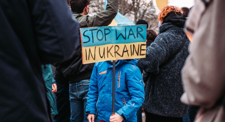UKRAINE UNDER FIRE – SUPPORT THE VOSTOK SOS HELP OPERATION!