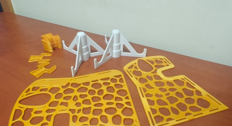 A 3D printer to help earthquake victims in Venezuela.