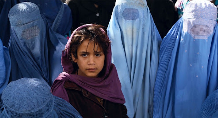 Salva as meninas, mulheres e mães afegãs