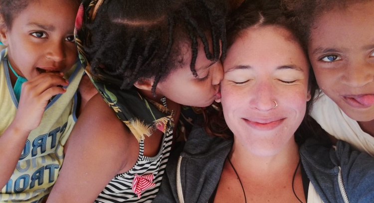 Vamos multiplicar sorrisos em Cabo Verde? Synergia de Amor, Cultura e Arte