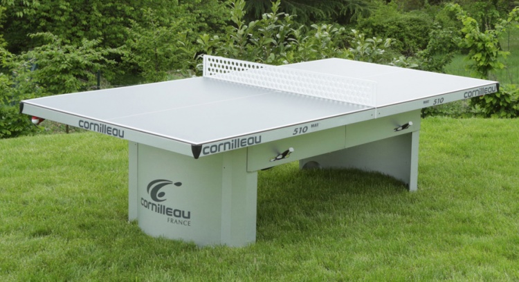 Uma mesa de Ping Pong para exterior