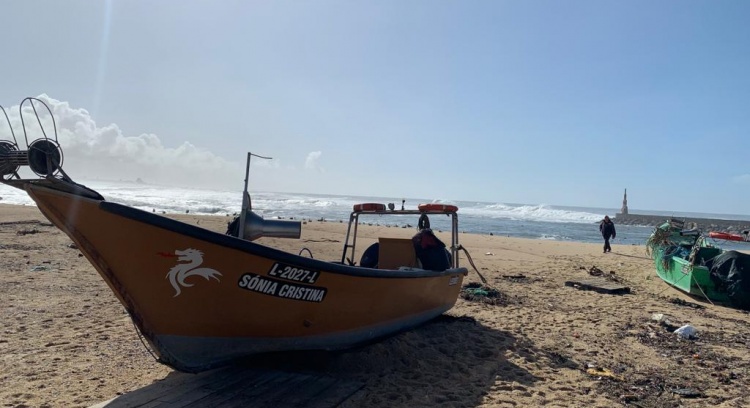 Curta Metragem Entranhas, sobre a vida dos pescadores na praia da Aguda
