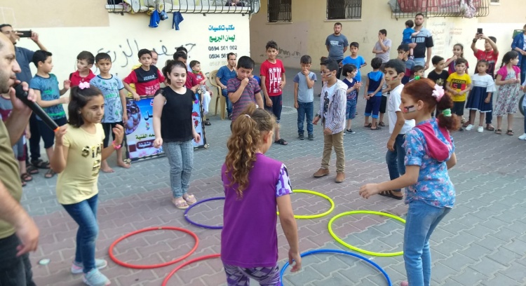 Arte de rua e teatro para crianças em Gaza